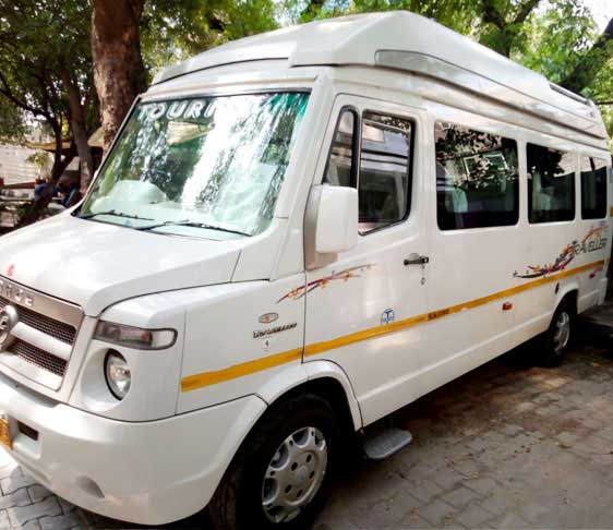 8 seater deluxe 1x1 tempo traveller