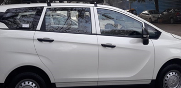 mahindra marazzo car hire rental in delhi
