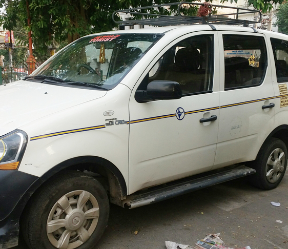 7+1 seater mahindra xylo car hire delhi