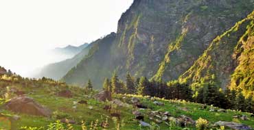 kasol tour package by tempo traveller