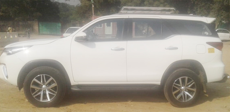 toyota fortuner luxury car hire in delhi