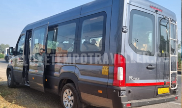 chardham yatra by force urbania van